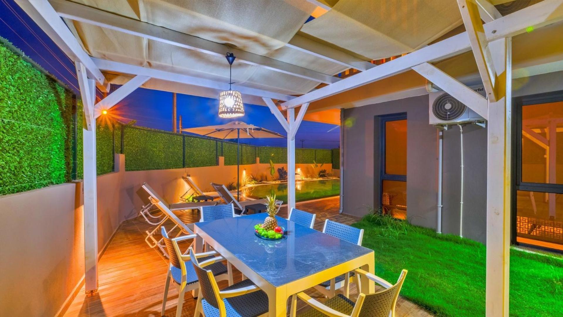 4 Bedroom - 2159 *